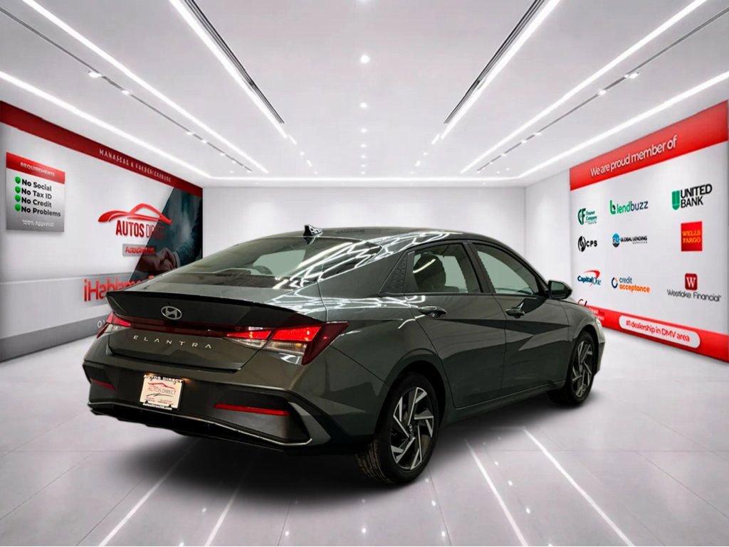 Used 2025 Hyundai Elantra Sport image 8