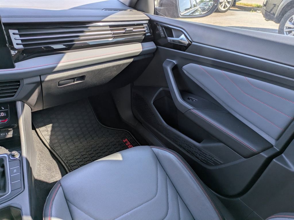 Used 2025 Volkswagen Jetta GLI Autobahn FWD image 17