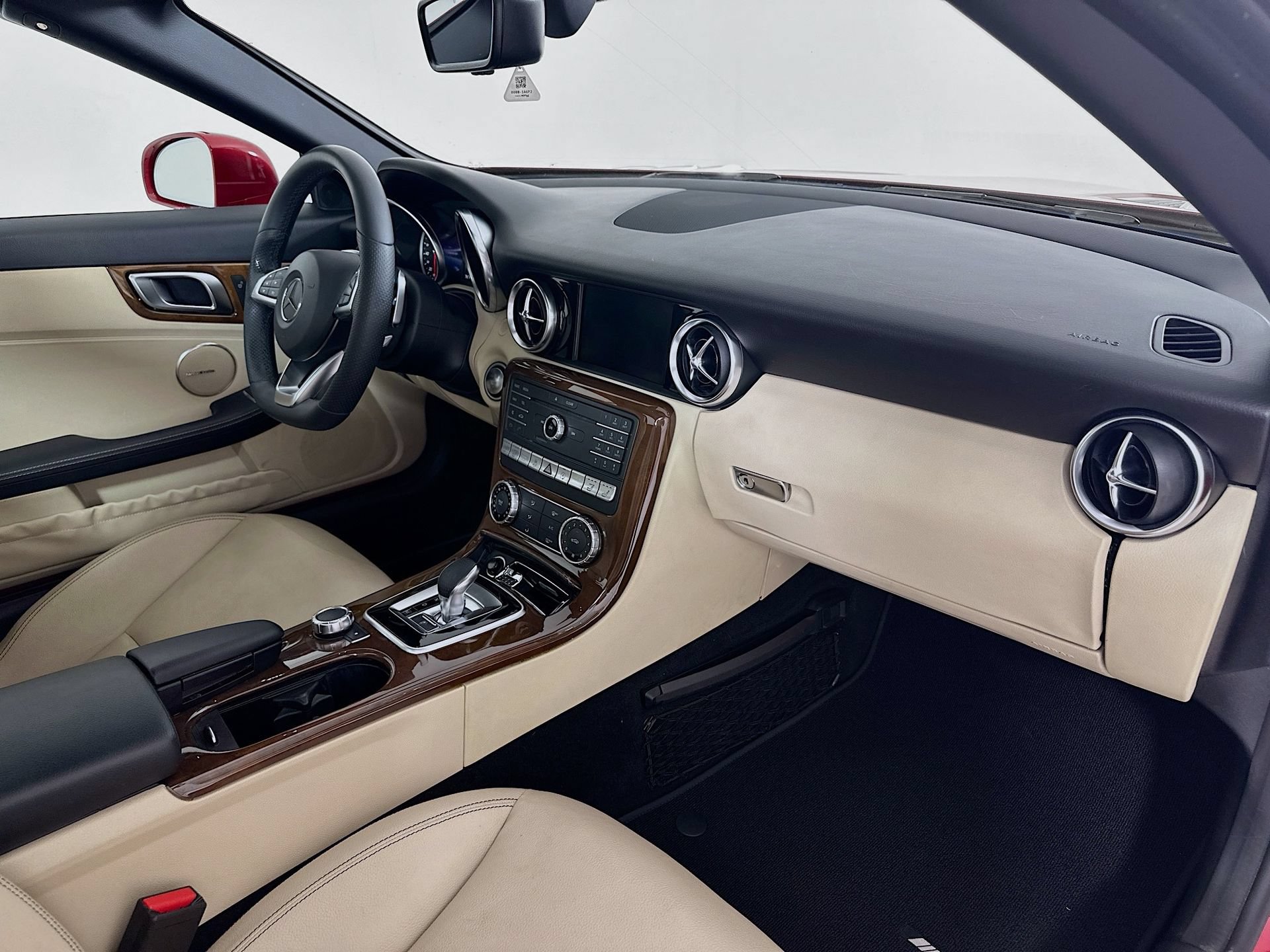 Used 2017 Mercedes-Benz SLC 300 image 28