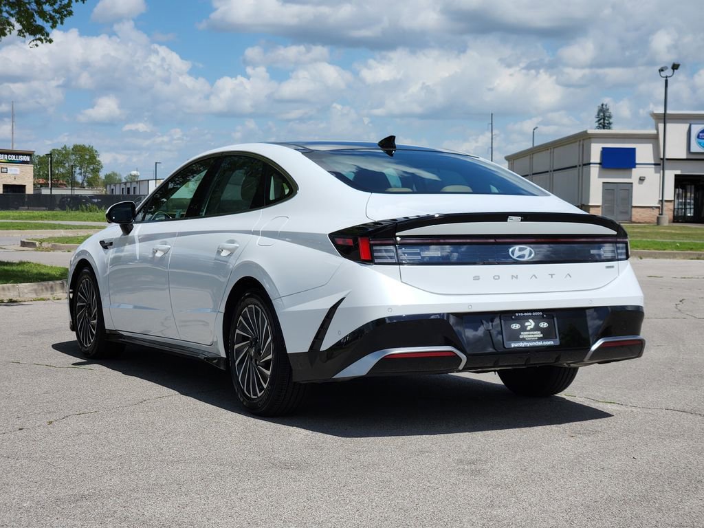 Certified 2025 Hyundai Sonata Limited FWD image 3