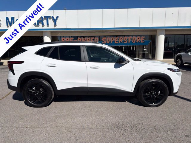 Used 2024 Chevrolet Trax ACTIV w/ Sunroof Package FWD image 2
