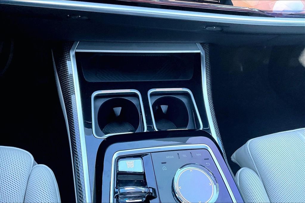Used 2023 BMW 740i image 25