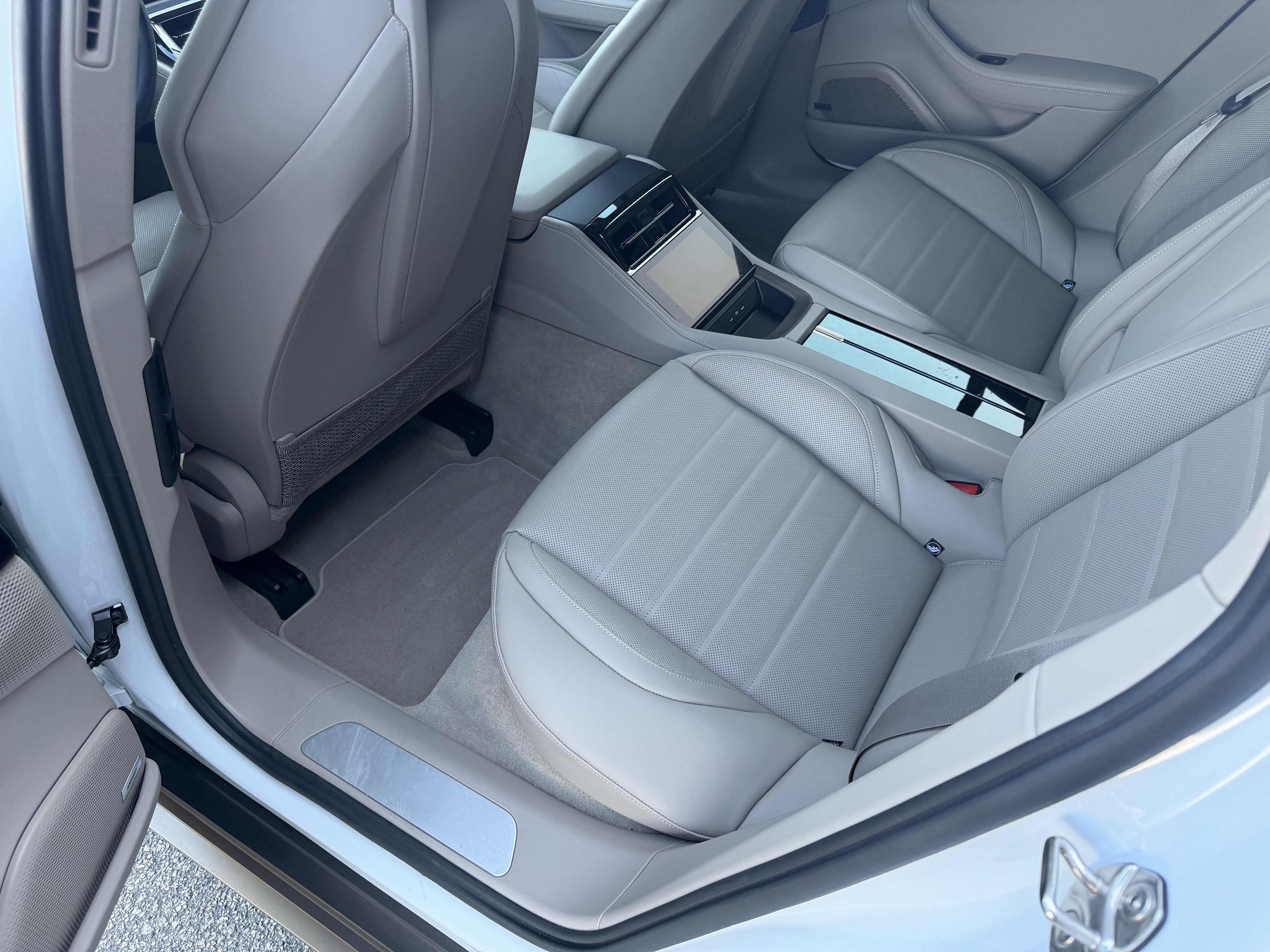 Certified 2024 Porsche Panamera 4 image 17