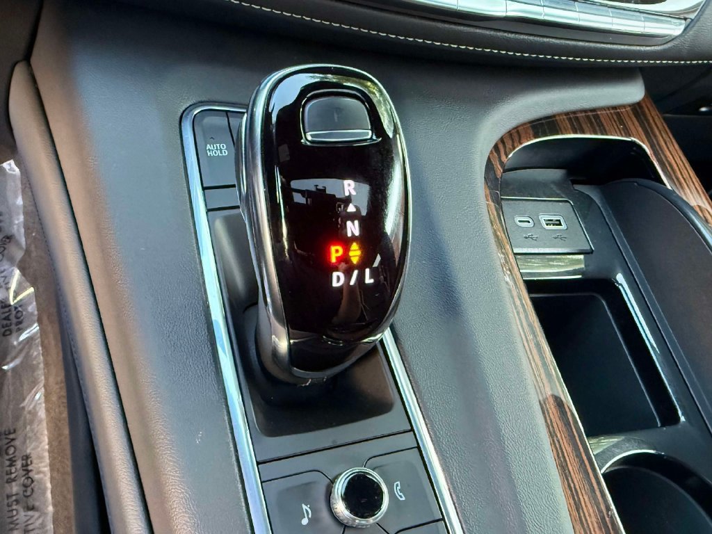 Certified 2024 Cadillac Escalade Premium Luxury AWD/4WD image 27
