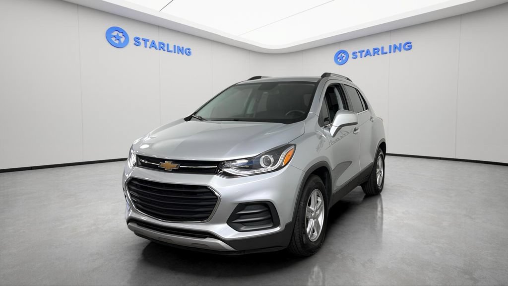 Used 2020 Chevrolet Trax LT w/ Driver Confidence Package FWD image 2