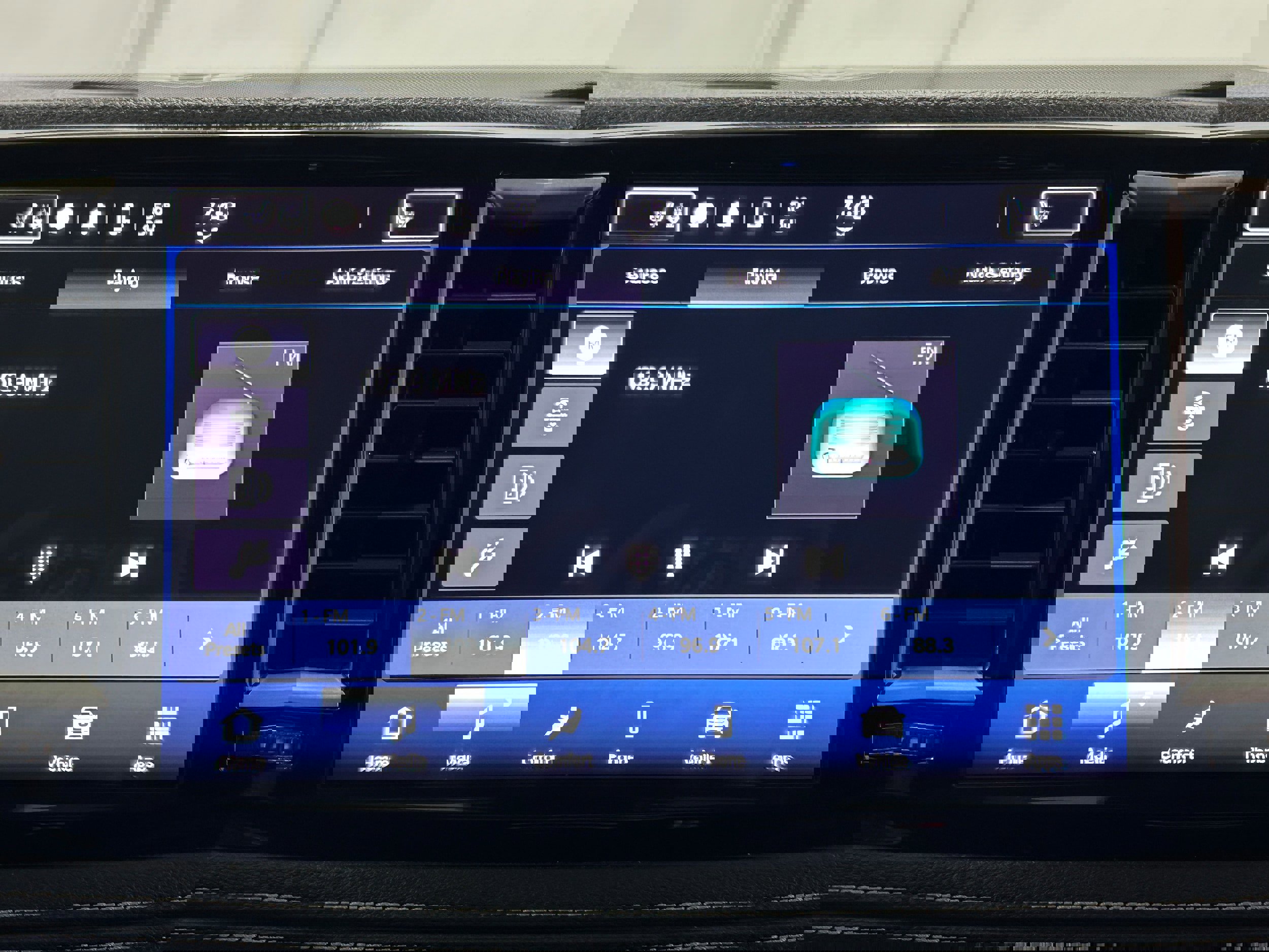 Used 2022 Chrysler Pacifica Touring-L image 5