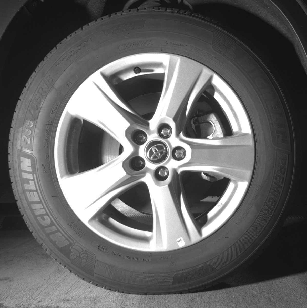 Used 2025 Toyota Highlander LE FWD image 13