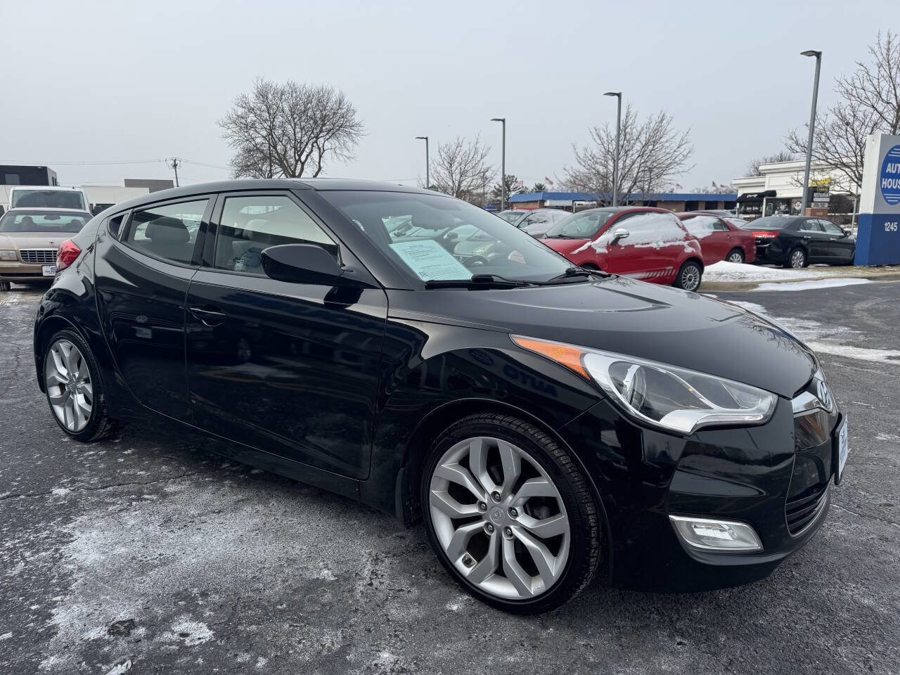 Used 2013 Hyundai Veloster w/ Style Pkg image 2