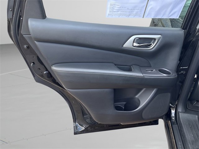 Used 2020 Nissan Pathfinder SV image 17