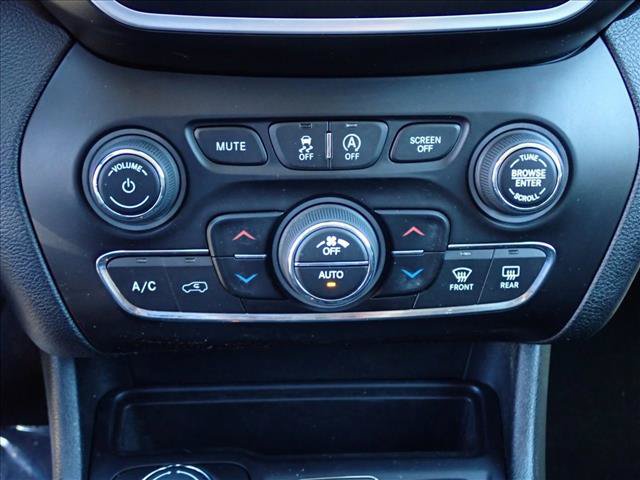 Used 2019 Jeep Cherokee Latitude Plus w/ Comfort/Convenience Group AWD/4WD image 20