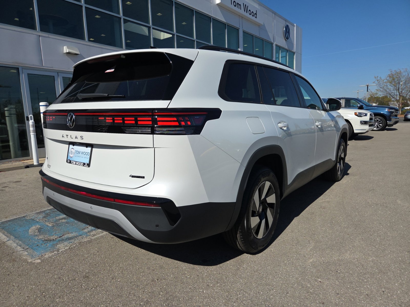 New 2027 Volkswagen Atlas SE AWD/4WD image 4