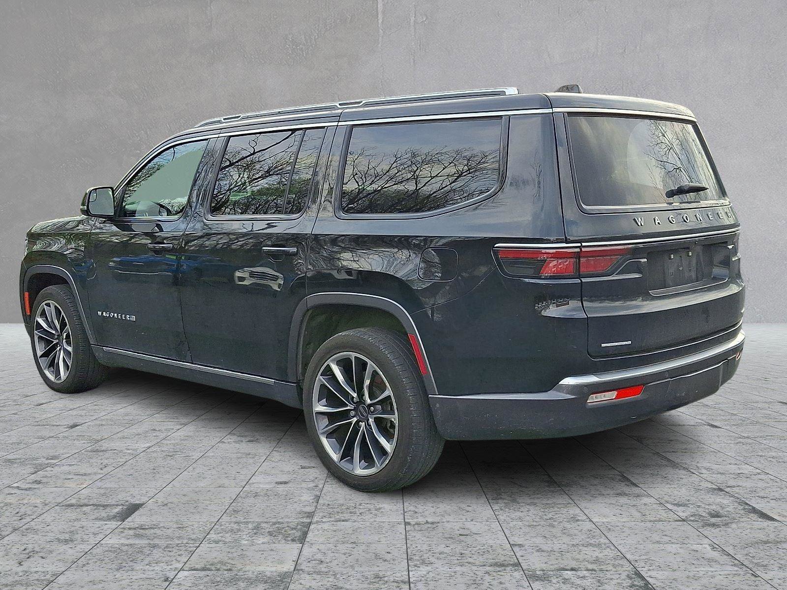 Used 2022 Jeep Wagoneer Series III w/ Premium Group I image 4