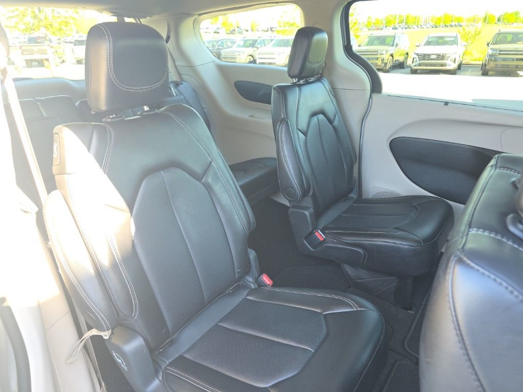 Used 2024 Chrysler Pacifica Touring-L FWD image 22