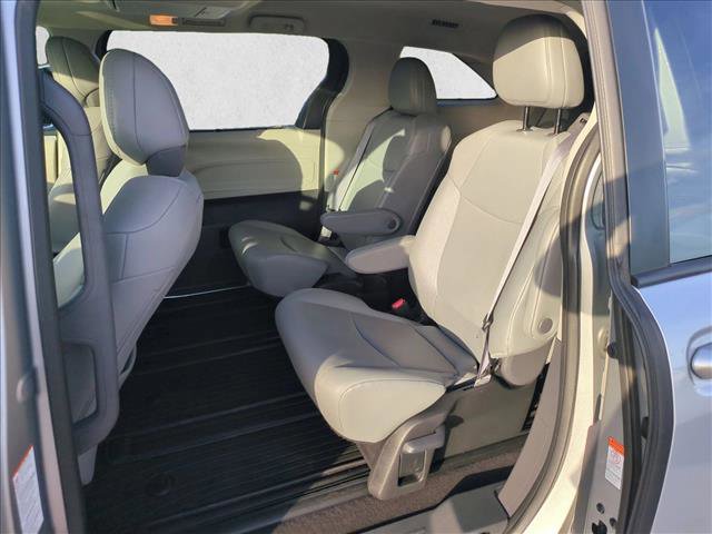 Used 2024 Toyota Sienna XLE w/ XLE Plus Package FWD image 20