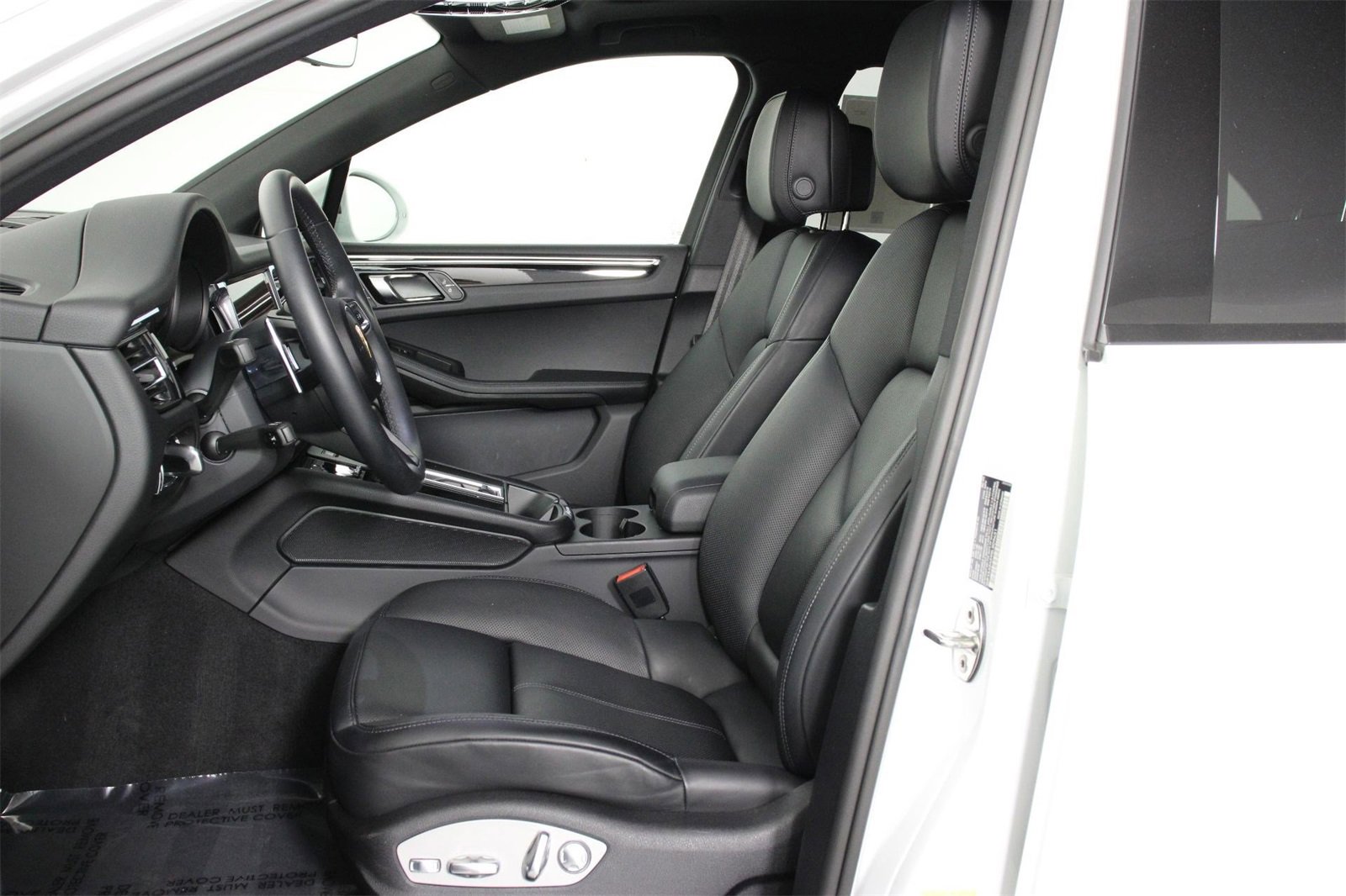 Used 2025 Porsche Macan image 5