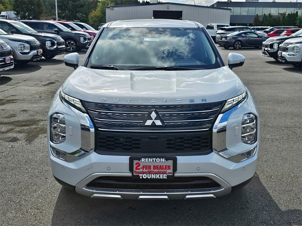 New 2025 Mitsubishi Outlander SE image 2