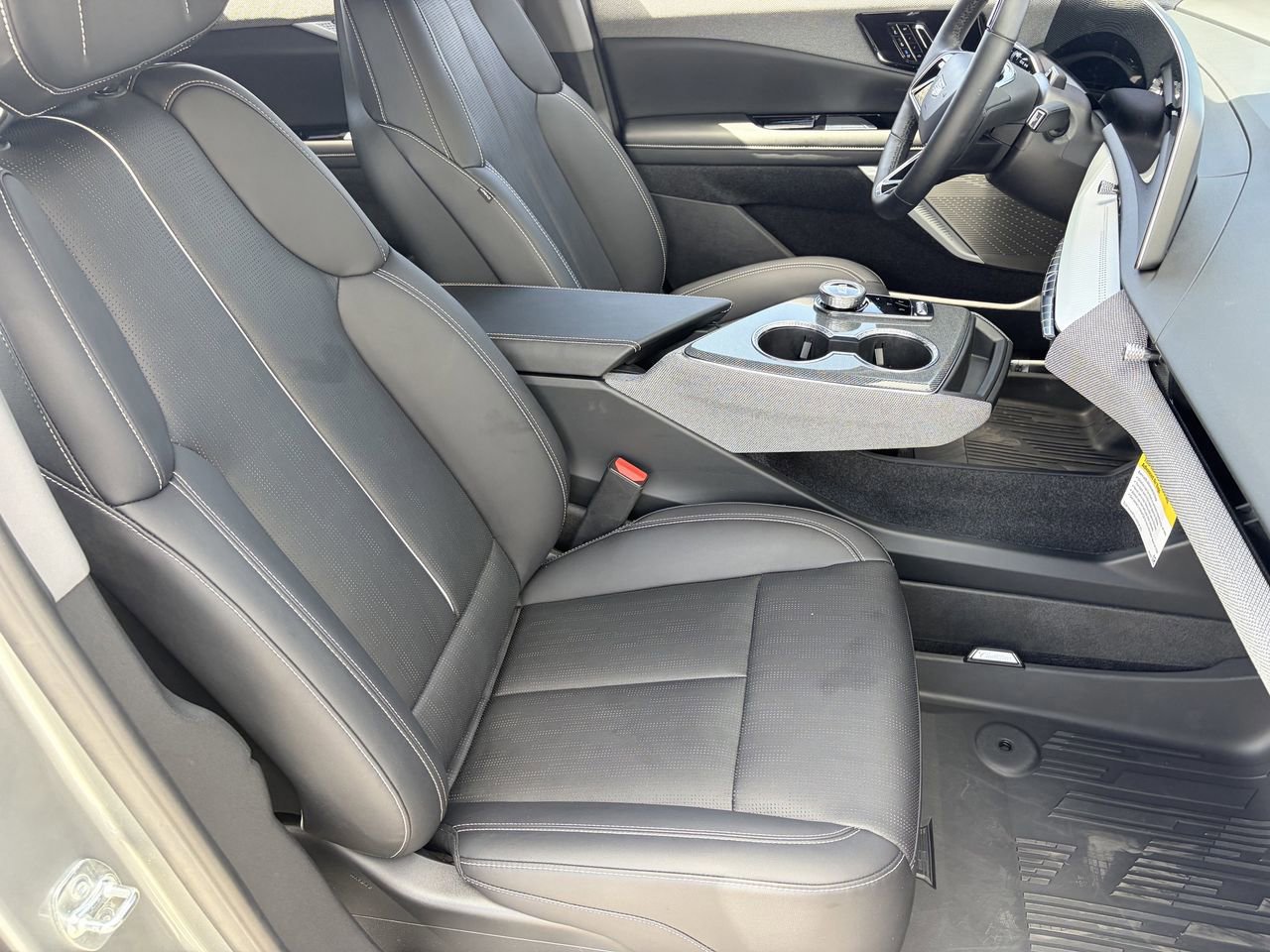 Used 2025 Cadillac Optiq Sport 2 w/ LPO, Floor Liner Package AWD/4WD image 10