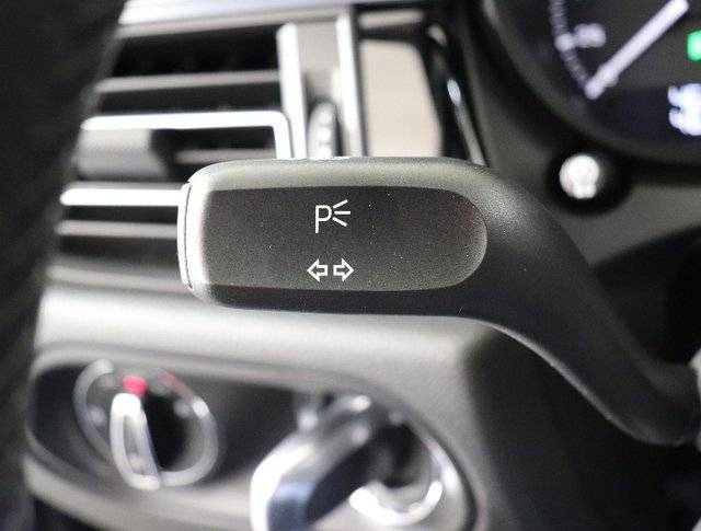 Used 2025 Porsche Macan image 37