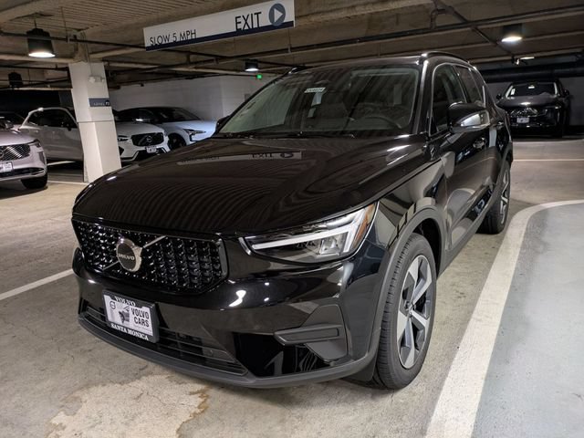 New 2026 Volvo XC40 B4 Core w/ Protection Package FWD image 7