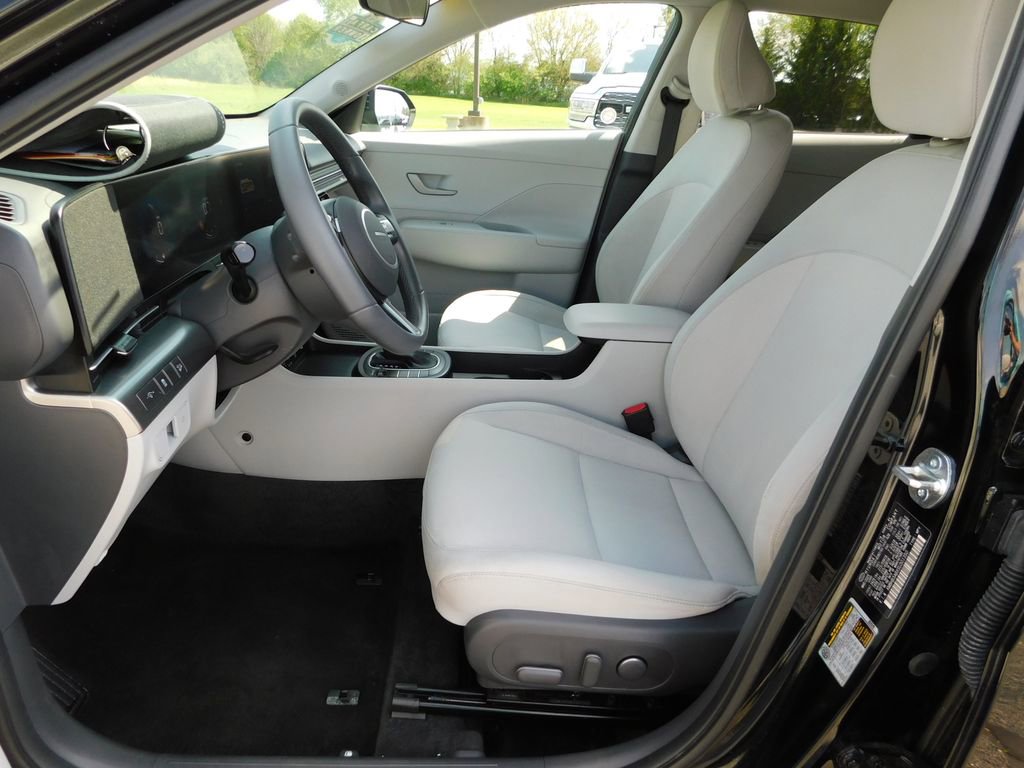 Used 2025 Hyundai Kona SEL FWD image 12