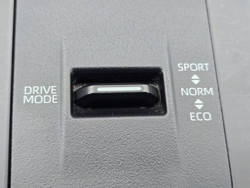 Used 2023 Toyota Highlander XLE FWD image 35