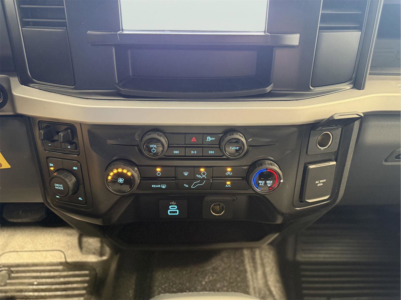 New 2026 Ford F350 XL w/ XL Chrome Package image 71