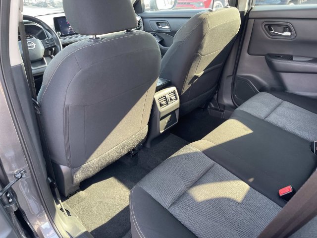 Used 2025 Nissan Rogue SV AWD/4WD image 19