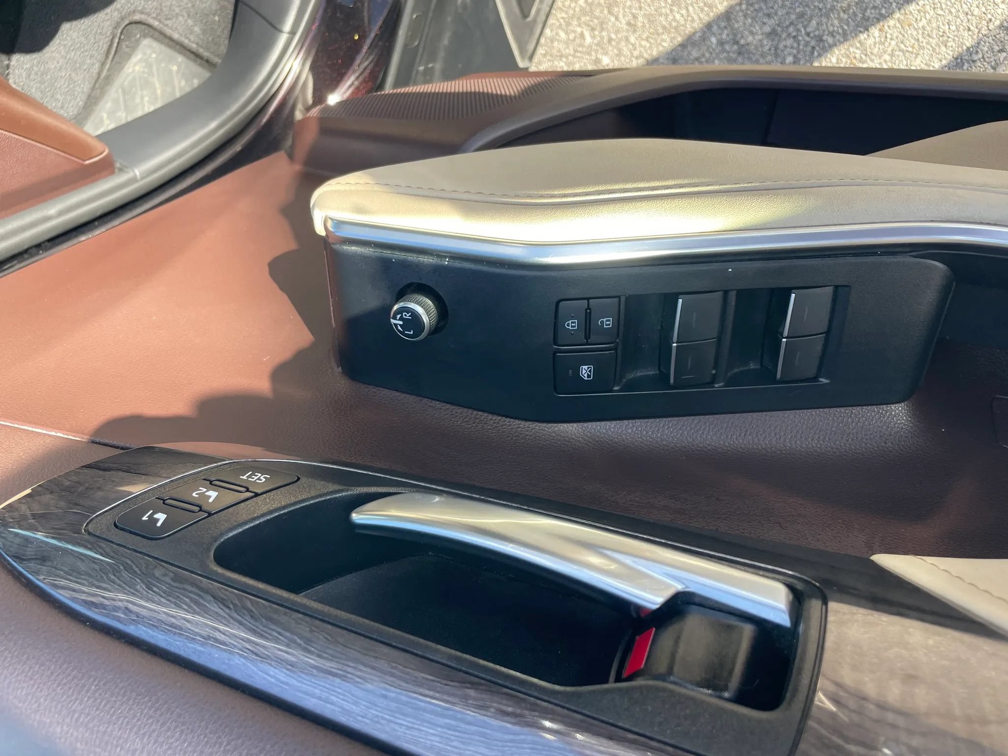 Used 2020 Toyota Highlander Limited FWD image 24