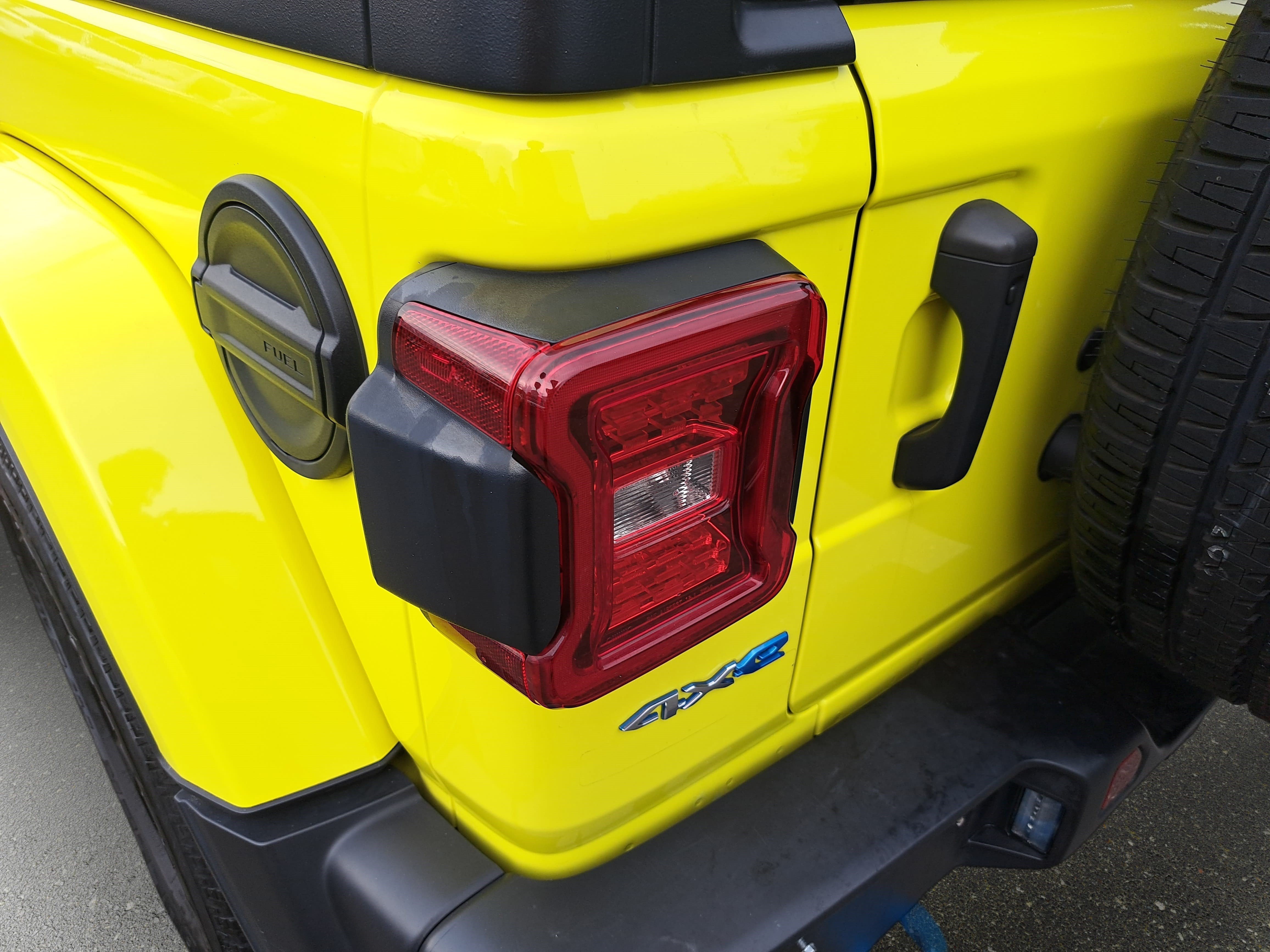 Used 2022 Jeep Wrangler Unlimited Sahara w/ Cold Weather Group AWD/4WD image 32