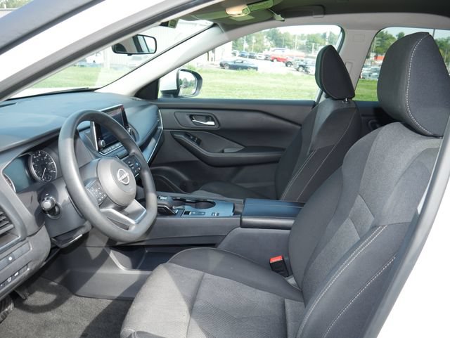 Used 2024 Nissan Rogue SV FWD image 2