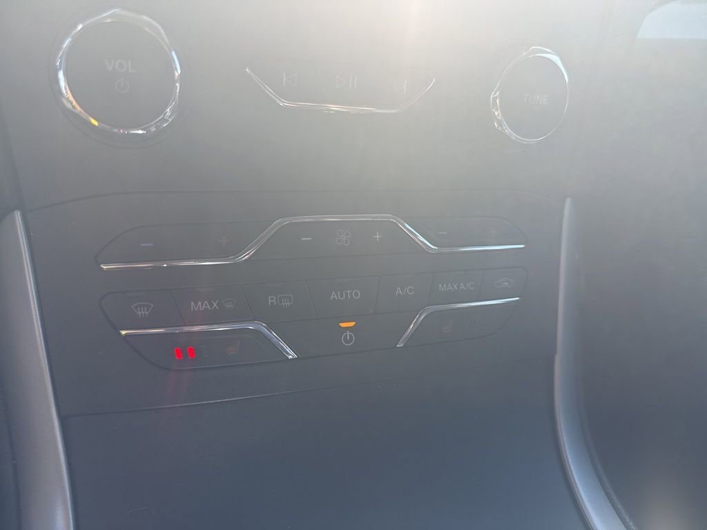 Used 2019 Ford Edge SEL w/ Equipment Group 201A image 17