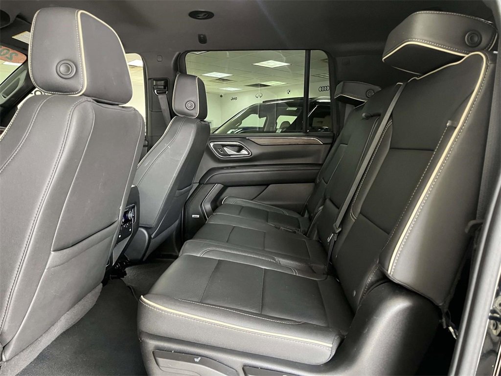 Used 2024 Chevrolet Suburban Premier image 12