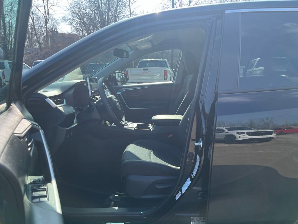 Used 2024 Toyota RAV4 LE image 19
