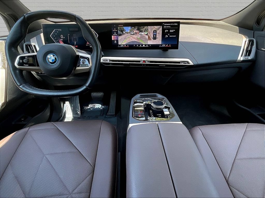 Used 2024 BMW iX xDrive50 w/ Premium Package AWD/4WD image 5