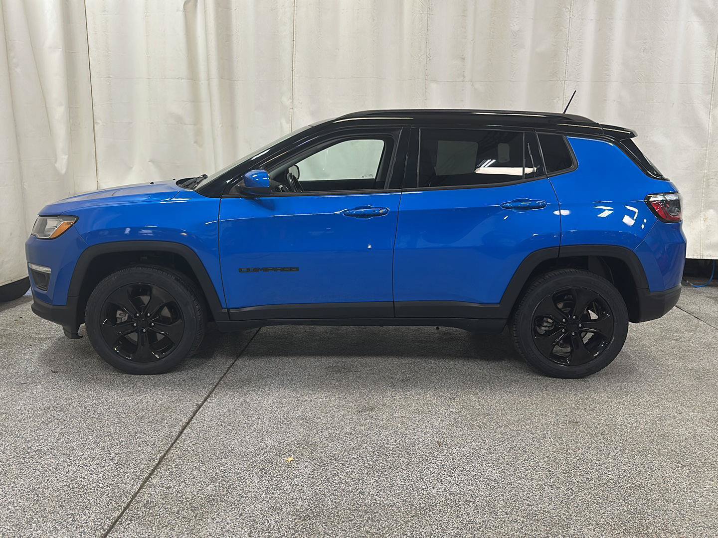 Used 2019 Jeep Compass Latitude AWD/4WD image 2