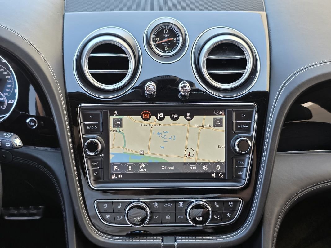 Used 2017 Bentley Bentayga image 14