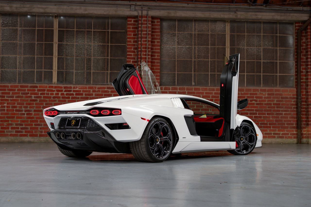Used 2022 Lamborghini Aventador Countach image 33