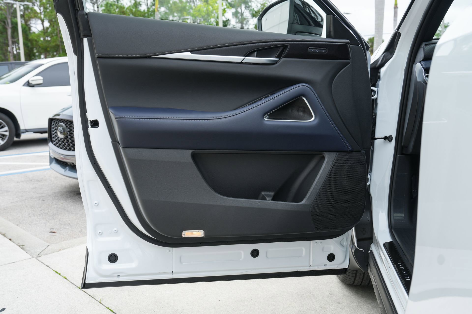 New 2026 INFINITI QX60 Sport w/ Dark Cargo Package image 25