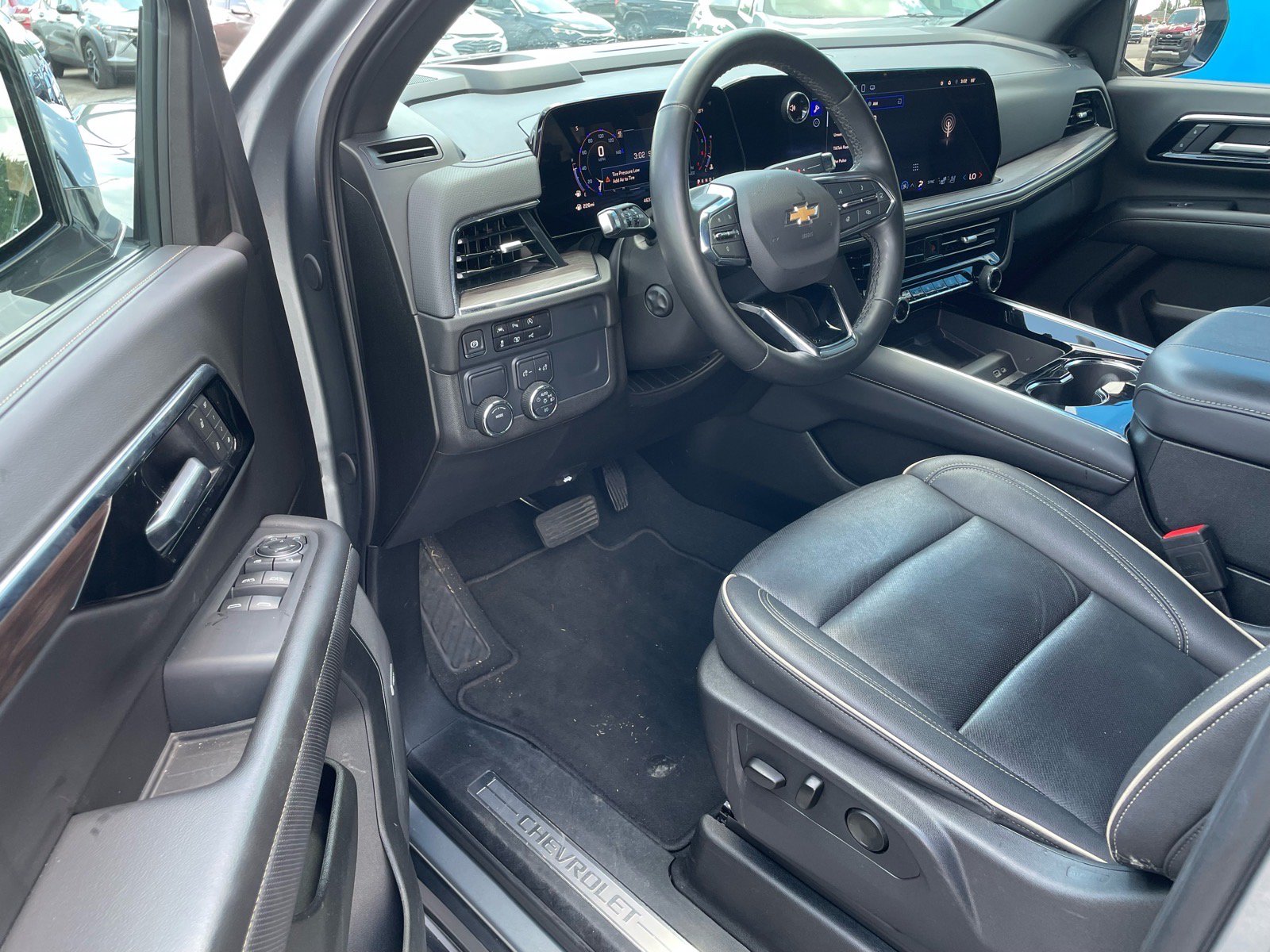 Used 2025 Chevrolet Tahoe Premier RWD image 5