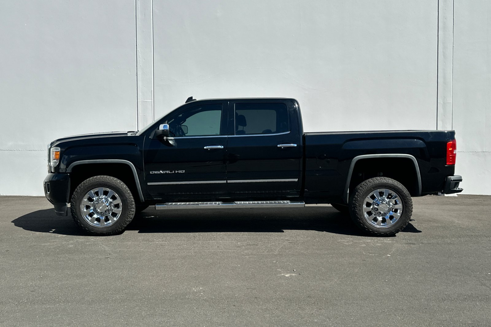 Used 2015 GMC Sierra 2500 Denali w/ Duramax Plus Package AWD/4WD image 7