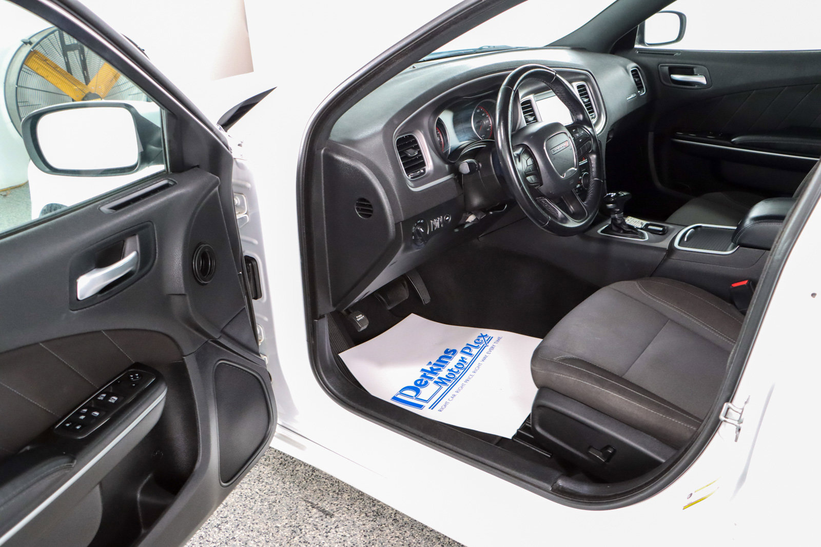 Used 2022 Dodge Charger SXT image 3