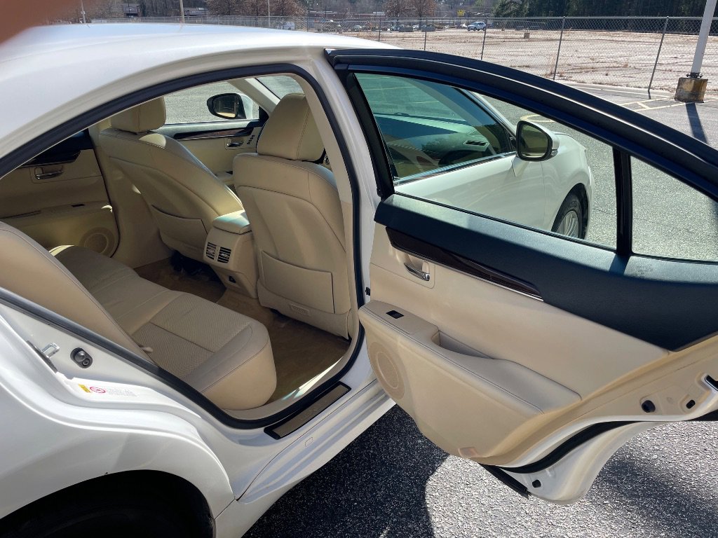 Used 2014 Lexus ES 350 Ultra Luxury w/ Luxury Package FWD image 22