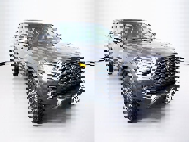 Used 2023 Toyota Tacoma TRD Off-Road image 3