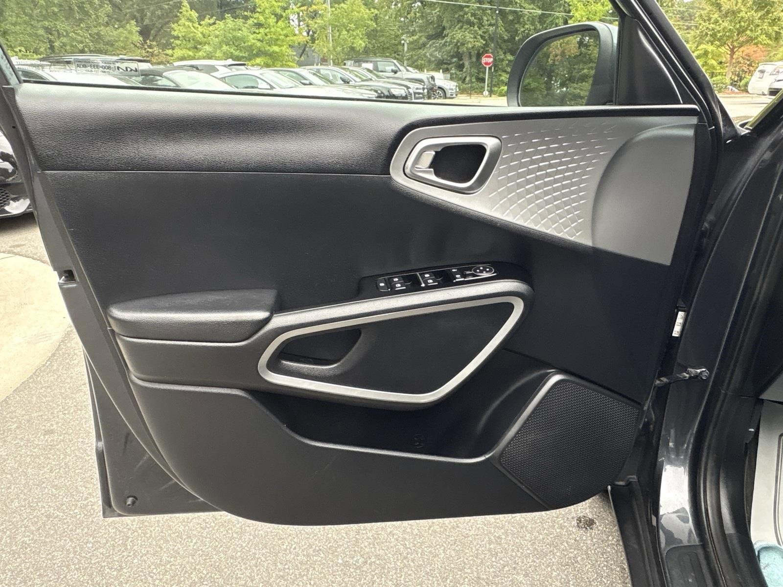 Used 2022 Kia Soul LX w/ Technology Package image 17
