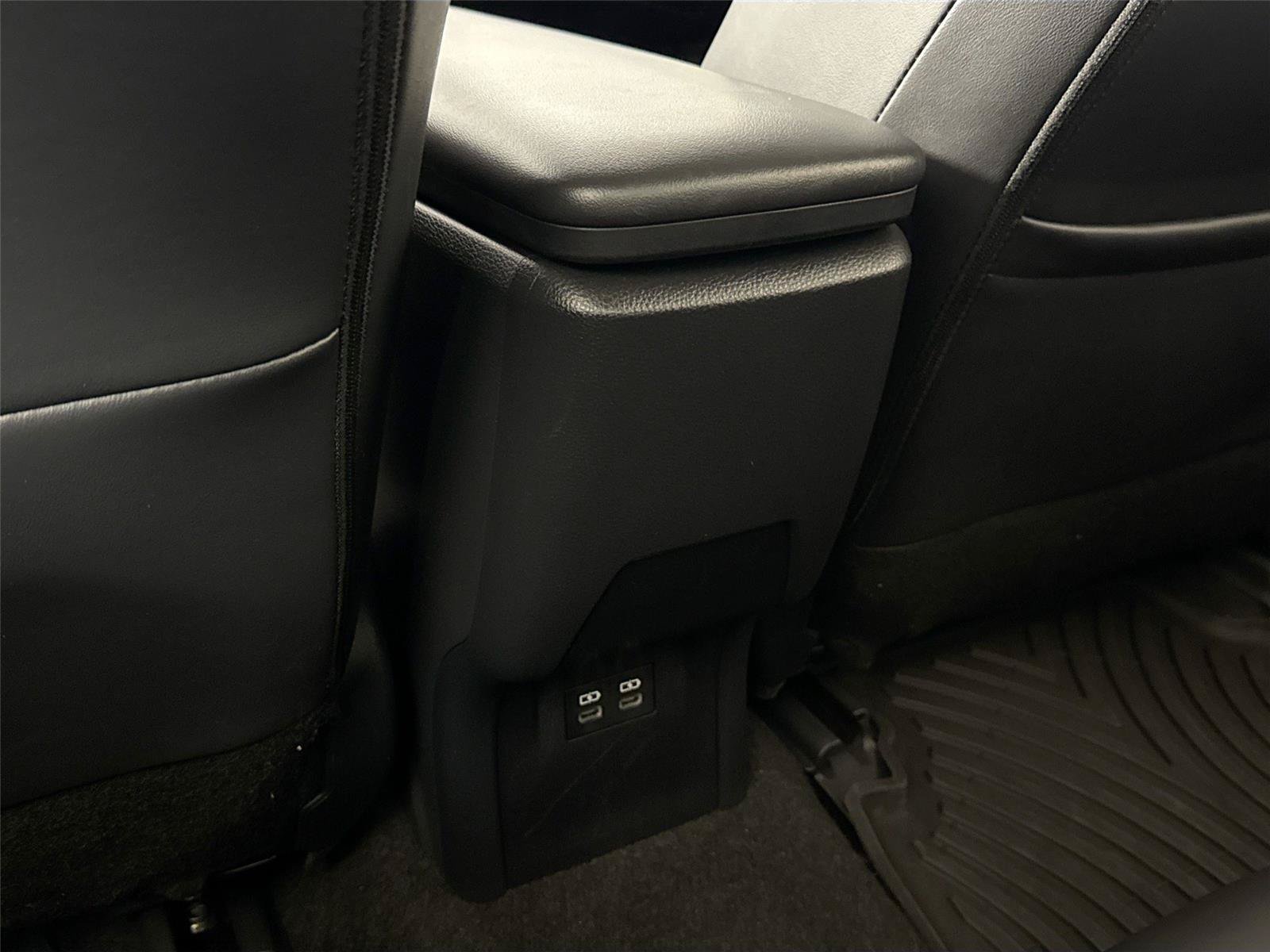 Certified 2025 Toyota Prius XLE FWD image 35