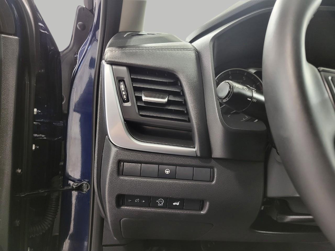 Used 2025 Nissan Rogue SV image 11