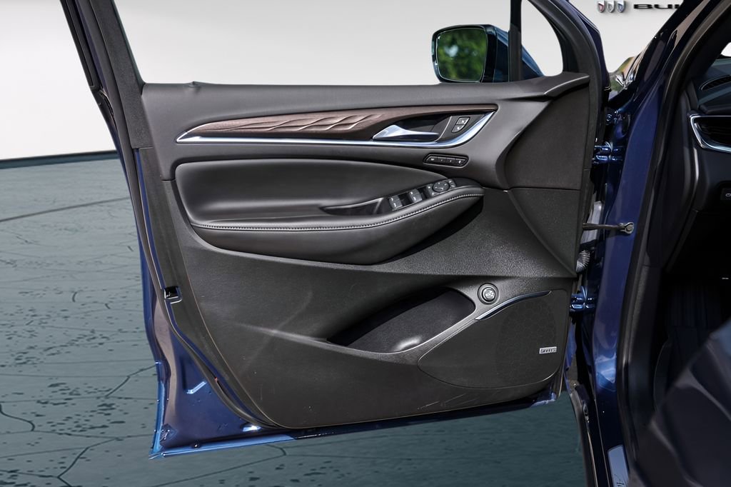 Used 2023 Buick Enclave Avenir w/ Avenir Technology Package image 27