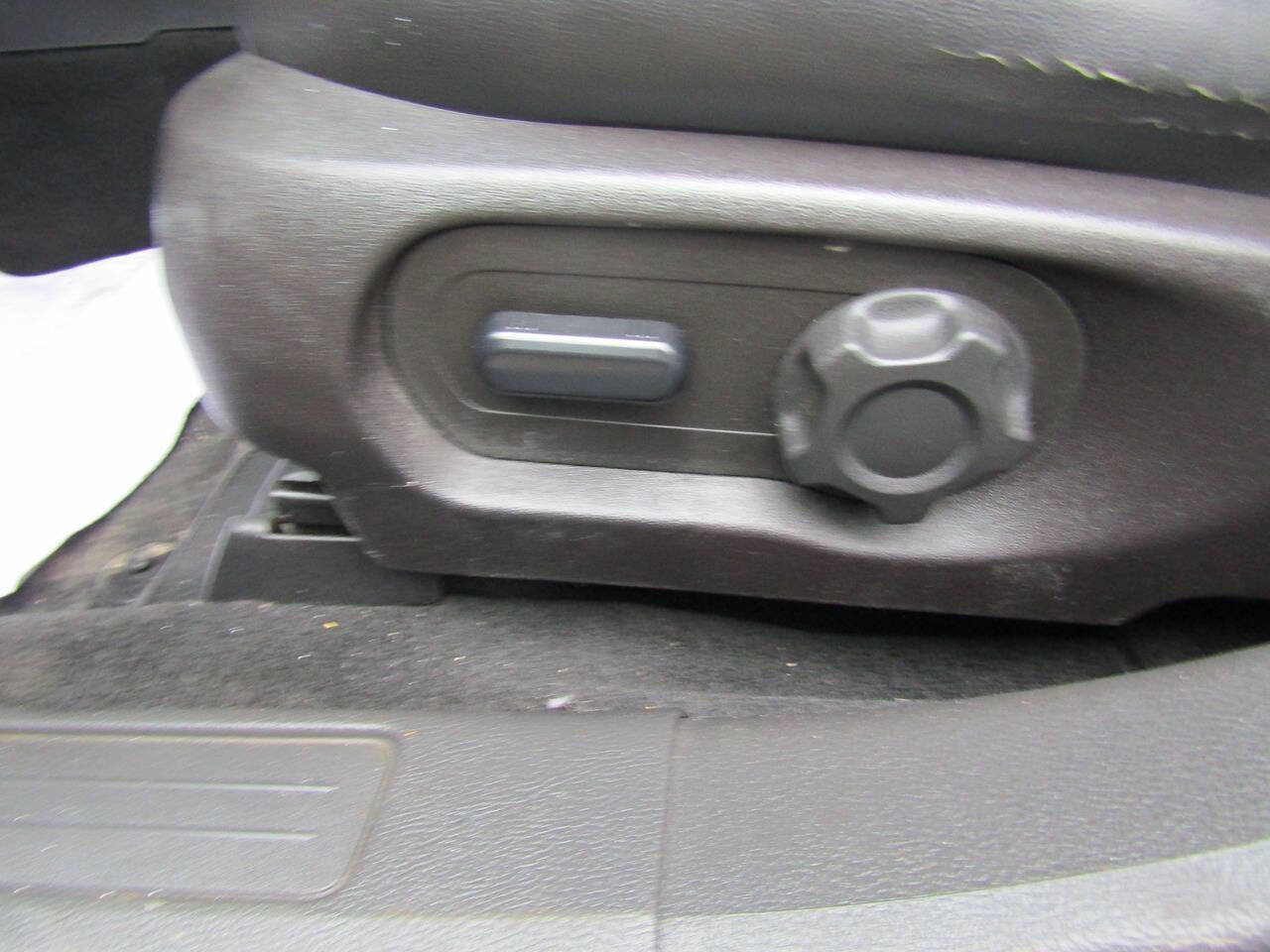Used 2015 Ford Taurus SEL w/ Equipment Group 201A AWD/4WD image 20