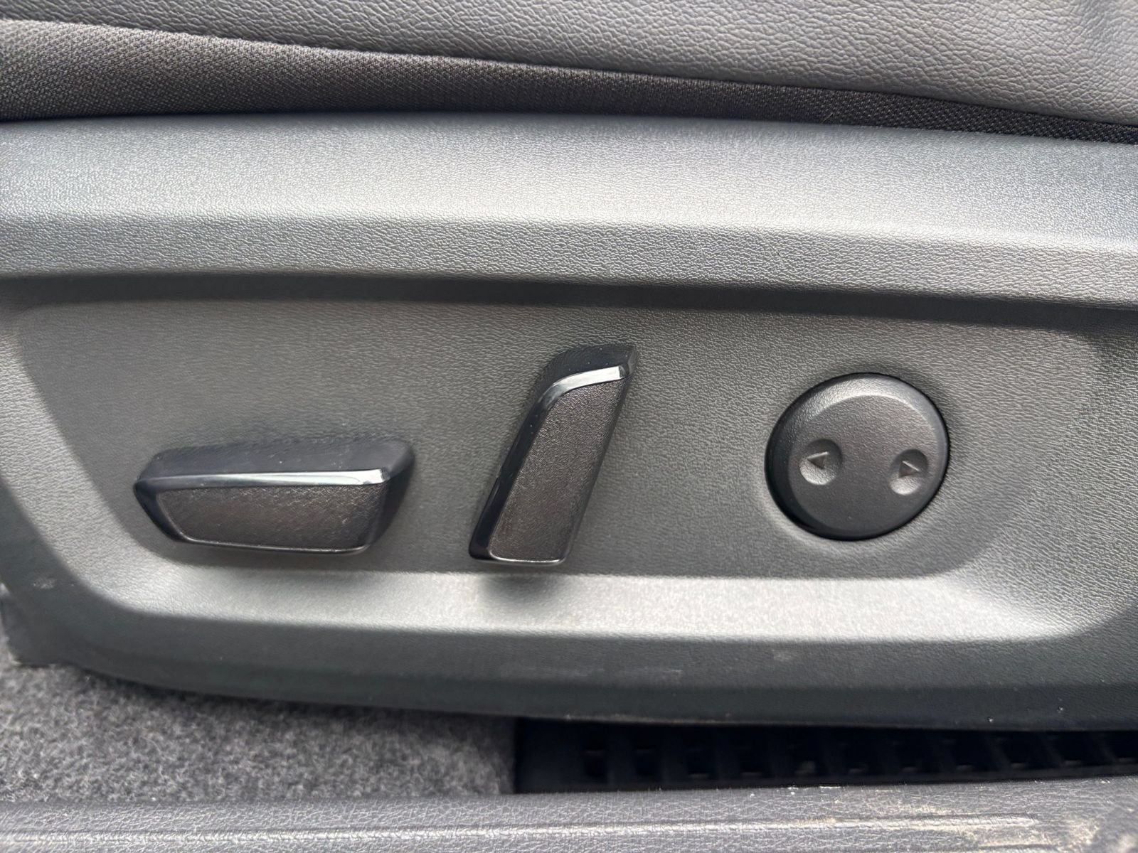 Used 2026 Nissan Rogue SL FWD image 22