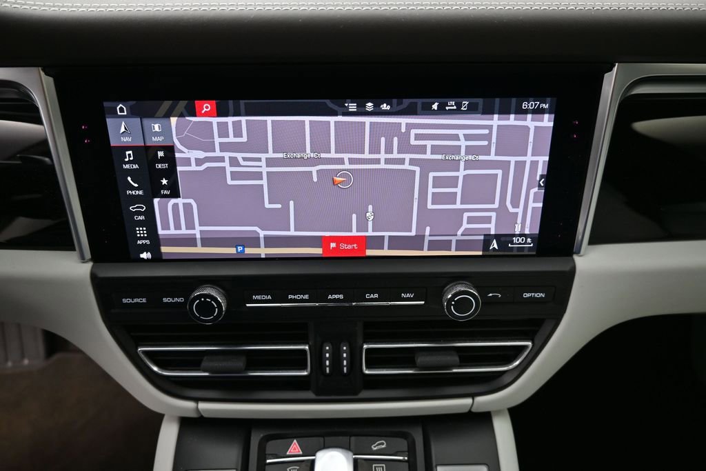 Certified 2021 Porsche Macan S AWD/4WD image 21